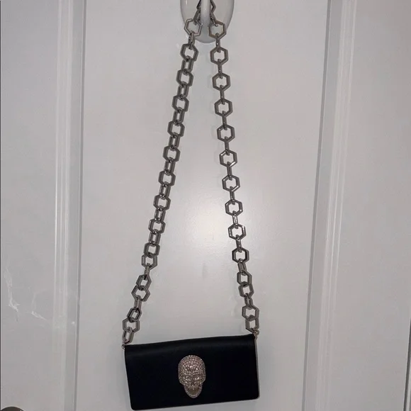 Chic Black Skull Embellished Clutch - Picture 2 of 5